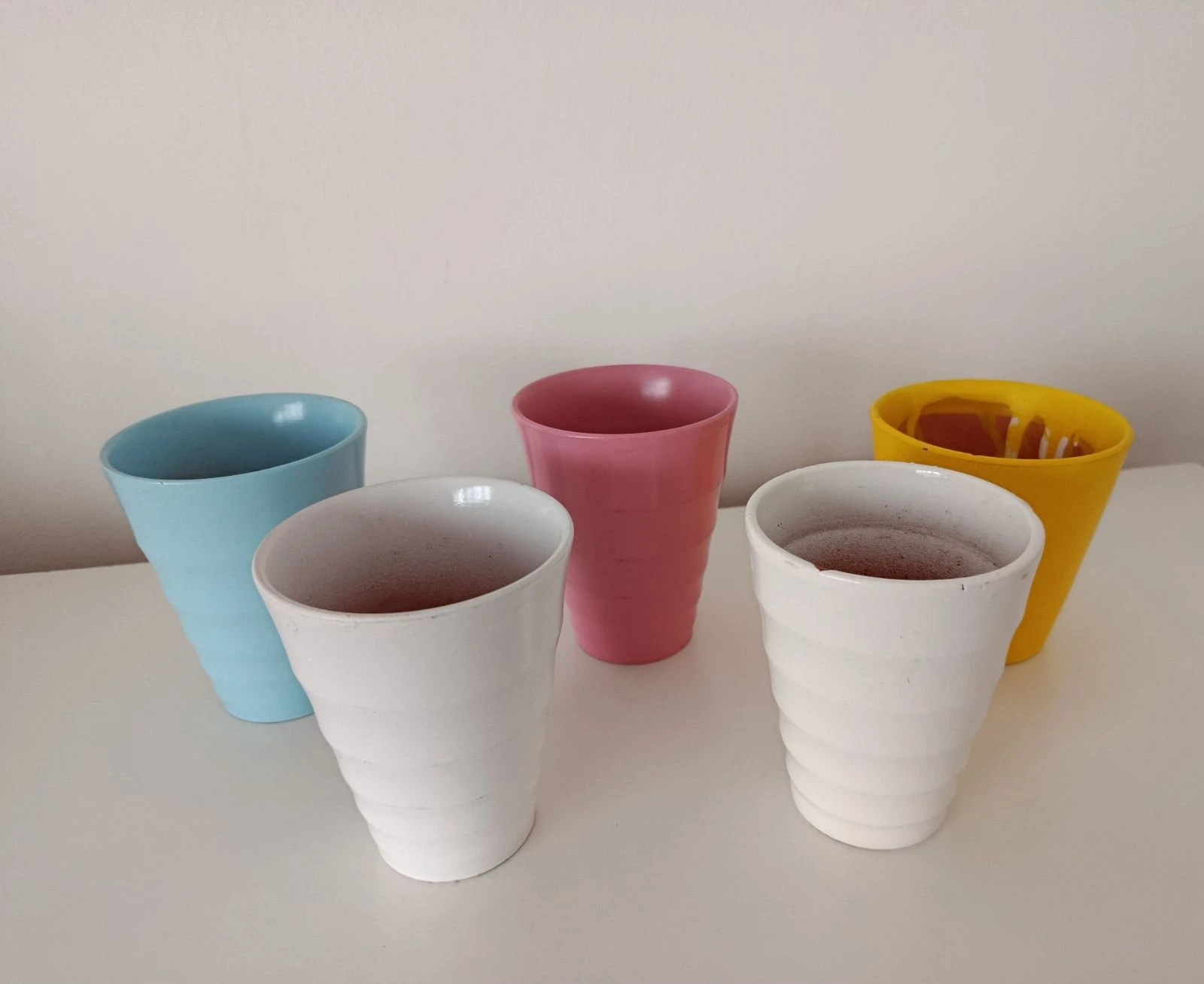 Lot de 5 petits pots en terre cuite 